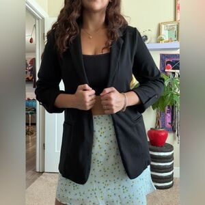 Stretchy quarter sleeve black blazer